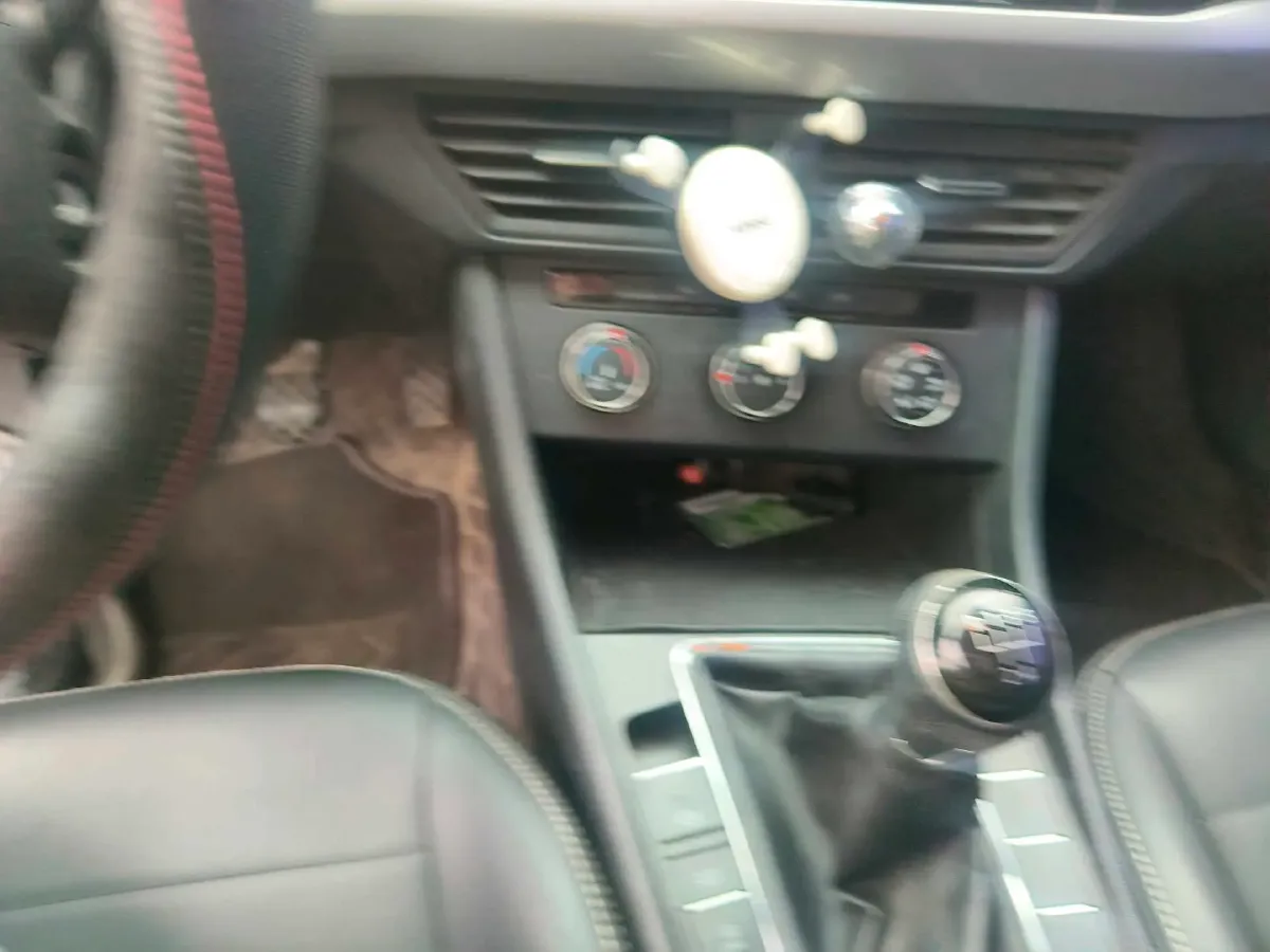 2019 MAXUS XinTu V80 2.5T 136HP L4 6MT,autocango,china used car exporter,china ev exporter,chinese used car exporter,chinese used ev exporter