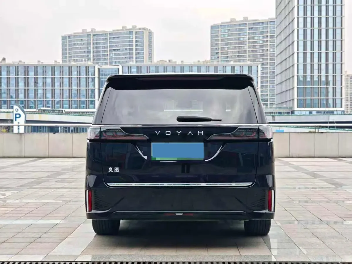 2024 Voyah Dream 1.5T 150HP L4 PHEV 43KWH,autocango,china used car exporter,china ev exporter,chinese used car exporter,chinese used ev exporter