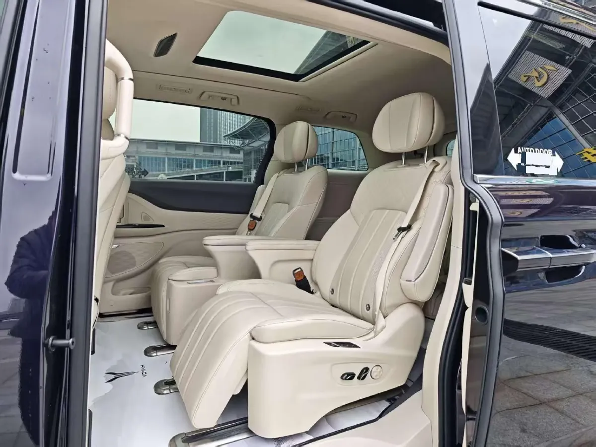 2024 Voyah Dream 1.5T 150HP L4 PHEV 43KWH,autocango,china used car exporter,china ev exporter,chinese used car exporter,chinese used ev exporter