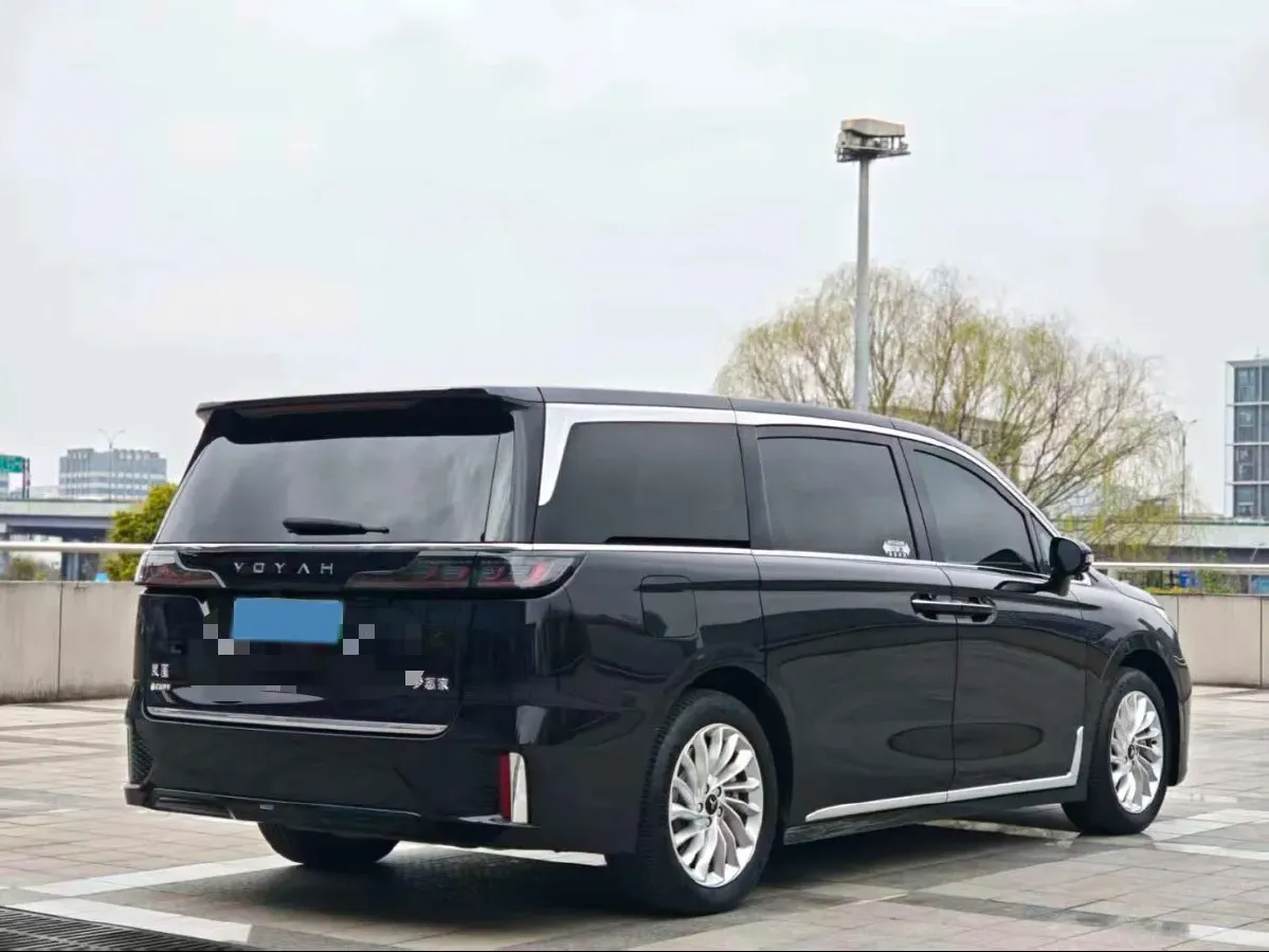 2024 Voyah Dream 1.5T 150HP L4 PHEV 43KWH,autocango,china used car exporter,china ev exporter,chinese used car exporter,chinese used ev exporter