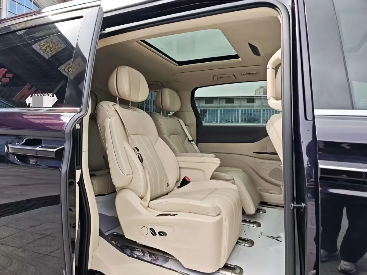 2024 Voyah Dream 1.5T 150HP L4 PHEV 43KWH,autocango,china used car exporter,china ev exporter,chinese used car exporter,chinese used ev exporter
