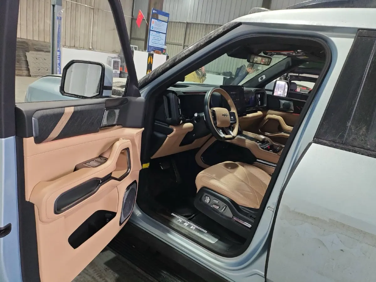 2025 FangChengBao Bao 8 2.0T 245HP L4 E-CVT PHEV 36.8KWH,autocango,china used car exporter,china ev exporter,chinese used car exporter,chinese used ev exporter