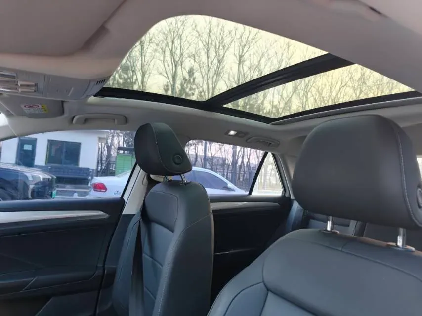 2022 Volkswagen T-Roc 1.4T 150HP L4 7DCT,autocango,china used car exporter,china ev exporter,chinese used car exporter,chinese used ev exporter