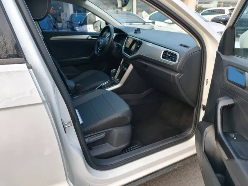 2022 Volkswagen T-Roc 1.4T 150HP L4 7DCT,autocango,china used car exporter,china ev exporter,chinese used car exporter,chinese used ev exporter