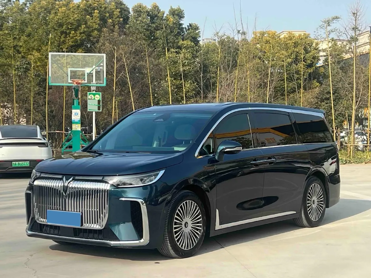 2025 Voyah Dream 1.5T 150HP L4 PHEV 41.7KWH,autocango,china used car exporter,china ev exporter,chinese used car exporter,chinese used ev exporter