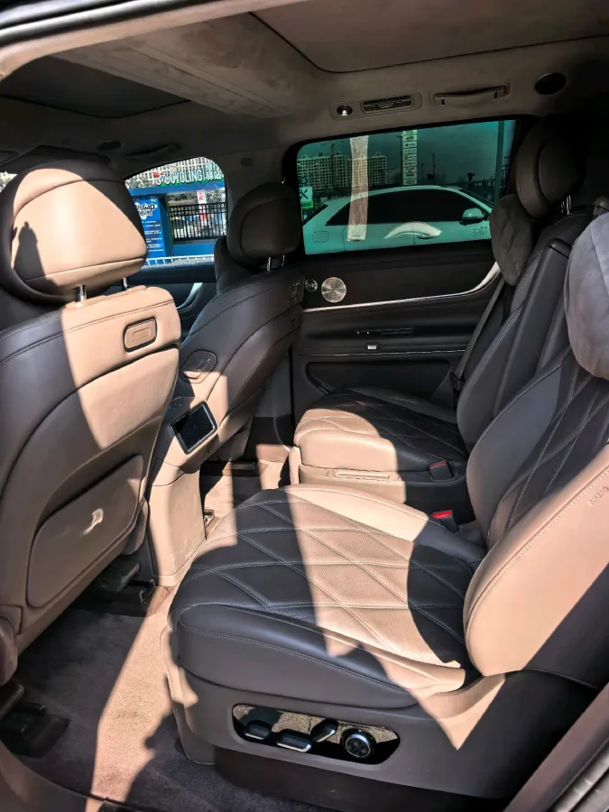 2025 AITO AITO M9 REEV 160HP REEV 52KWH,autocango,china used car exporter,china ev exporter,chinese used car exporter,chinese used ev exporter