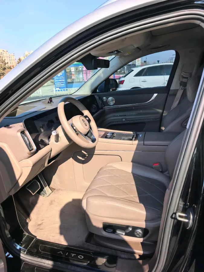 2025 AITO AITO M9 REEV 160HP REEV 52KWH,autocango,china used car exporter,china ev exporter,chinese used car exporter,chinese used ev exporter