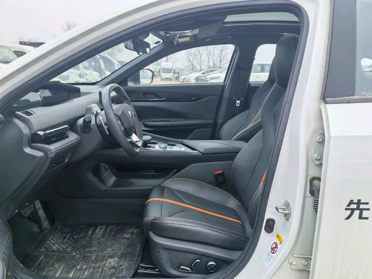 2024 ChangAn UNI-V 1.5T 188HP L4 7DCT,autocango,china used car exporter,china ev exporter,chinese used car exporter,chinese used ev exporter