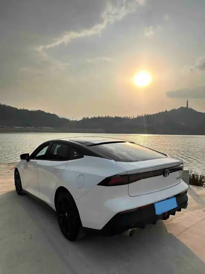 2022 ChangAn UNI-V 1.5T 188HP L4 7DCT,autocango,china used car exporter,china ev exporter,chinese used car exporter,chinese used ev exporter
