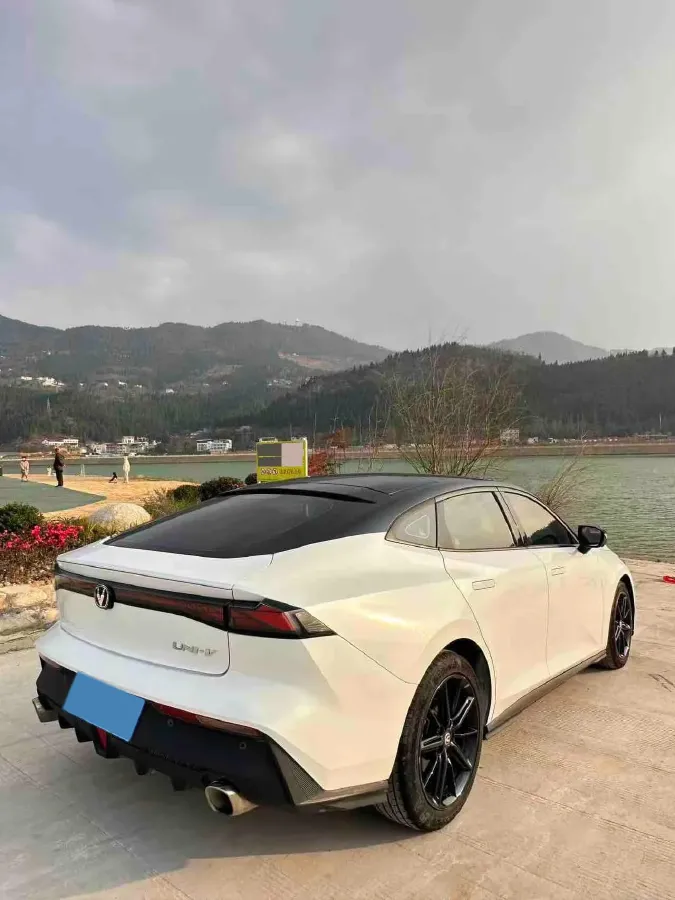 2022 ChangAn UNI-V 1.5T 188HP L4 7DCT,autocango,china used car exporter,china ev exporter,chinese used car exporter,chinese used ev exporter