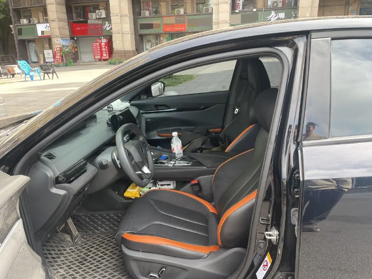 2023 ChangAn UNI-V 2.0T 233HP L4 8AT,autocango,china used car exporter,china ev exporter,chinese used car exporter,chinese used ev exporter