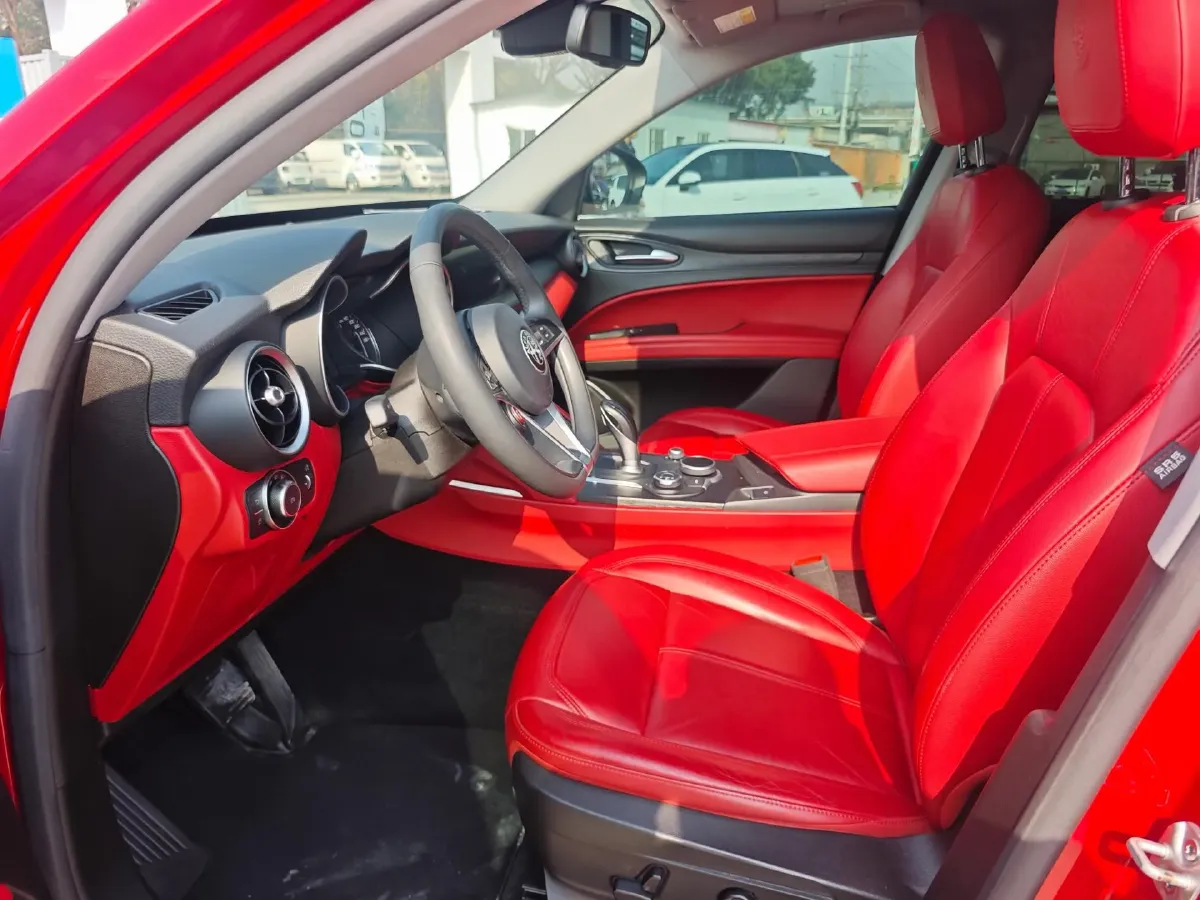 2017 Jaguar XE 2.0T 240HP L4 8AT,autocango,china used car exporter,china ev exporter,chinese used car exporter,chinese used ev exporter