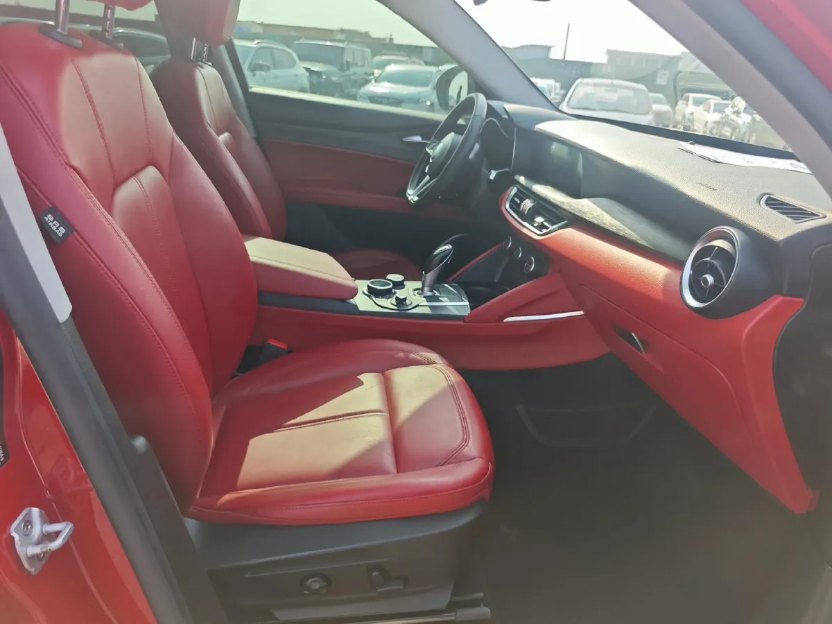 2017 Jaguar XE 2.0T 240HP L4 8AT,autocango,china used car exporter,china ev exporter,chinese used car exporter,chinese used ev exporter