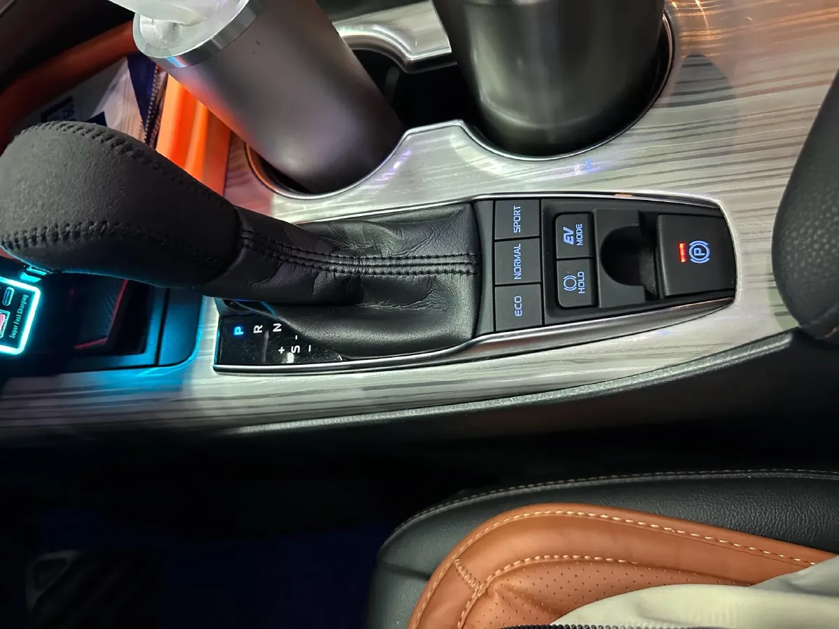 2018 Toyota Camry 2.5L 178HP L4 E-CVT Hybrid,autocango,china used car exporter,china ev exporter,chinese used car exporter,chinese used ev exporter