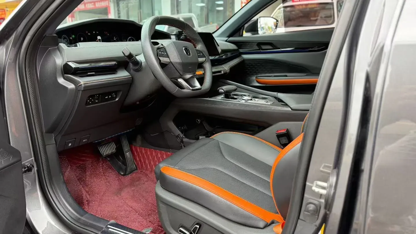 2024 ChangAn UNI-V 1.5T 188HP L4 7DCT,autocango,china used car exporter,china ev exporter,chinese used car exporter,chinese used ev exporter