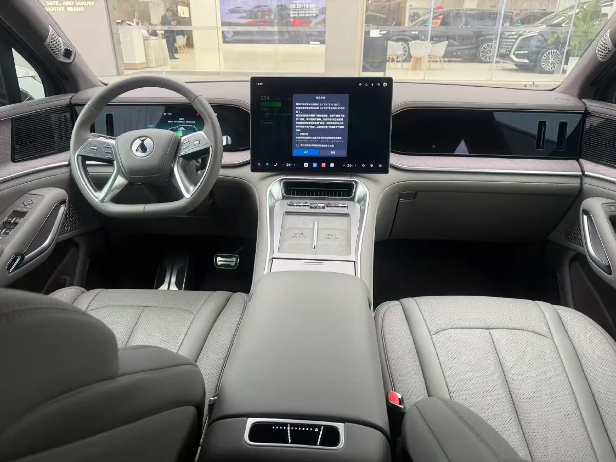 2025 Denza DenzaN9 2.0T 207HP L4 E-CVT PHEV,autocango,china used car exporter,china ev exporter,chinese used car exporter,chinese used ev exporter