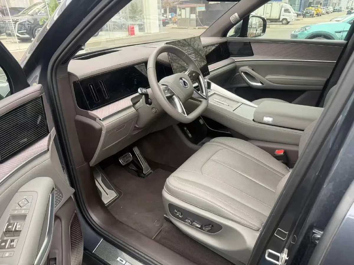 2025 Denza DenzaN9 2.0T 207HP L4 E-CVT PHEV,autocango,china used car exporter,china ev exporter,chinese used car exporter,chinese used ev exporter