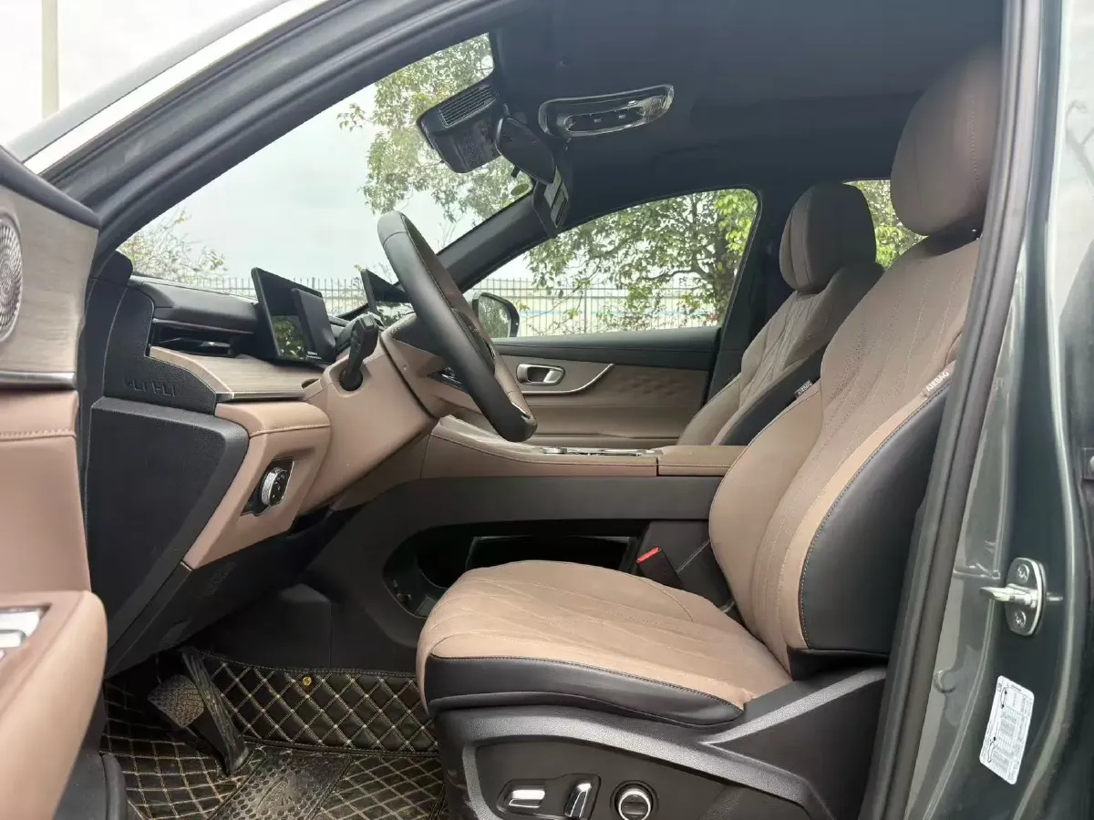 2025 Chery Tiggo 8 Plus 1.6T 197HP L4 7DCT,autocango,china used car exporter,china ev exporter,chinese used car exporter,chinese used ev exporter