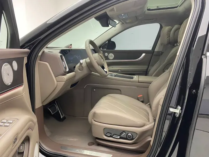 2025 AITO AITO M9 REEV 160HP REEV 52KWH,autocango,china used car exporter,china ev exporter,chinese used car exporter,chinese used ev exporter