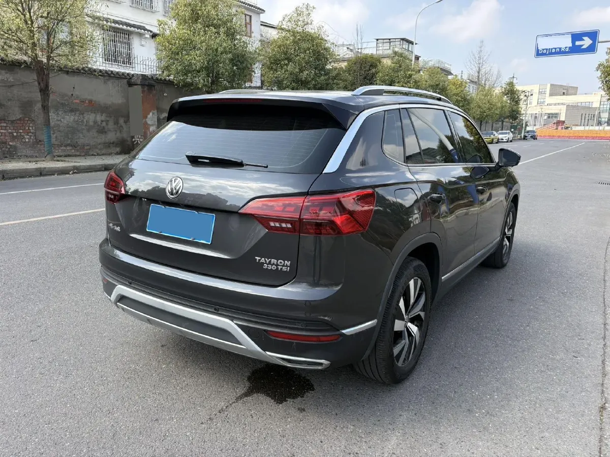 2019 Jeep Cherokee 2.0T 234HP L4 9AT,autocango,china used car exporter,china ev exporter,chinese used car exporter,chinese used ev exporter