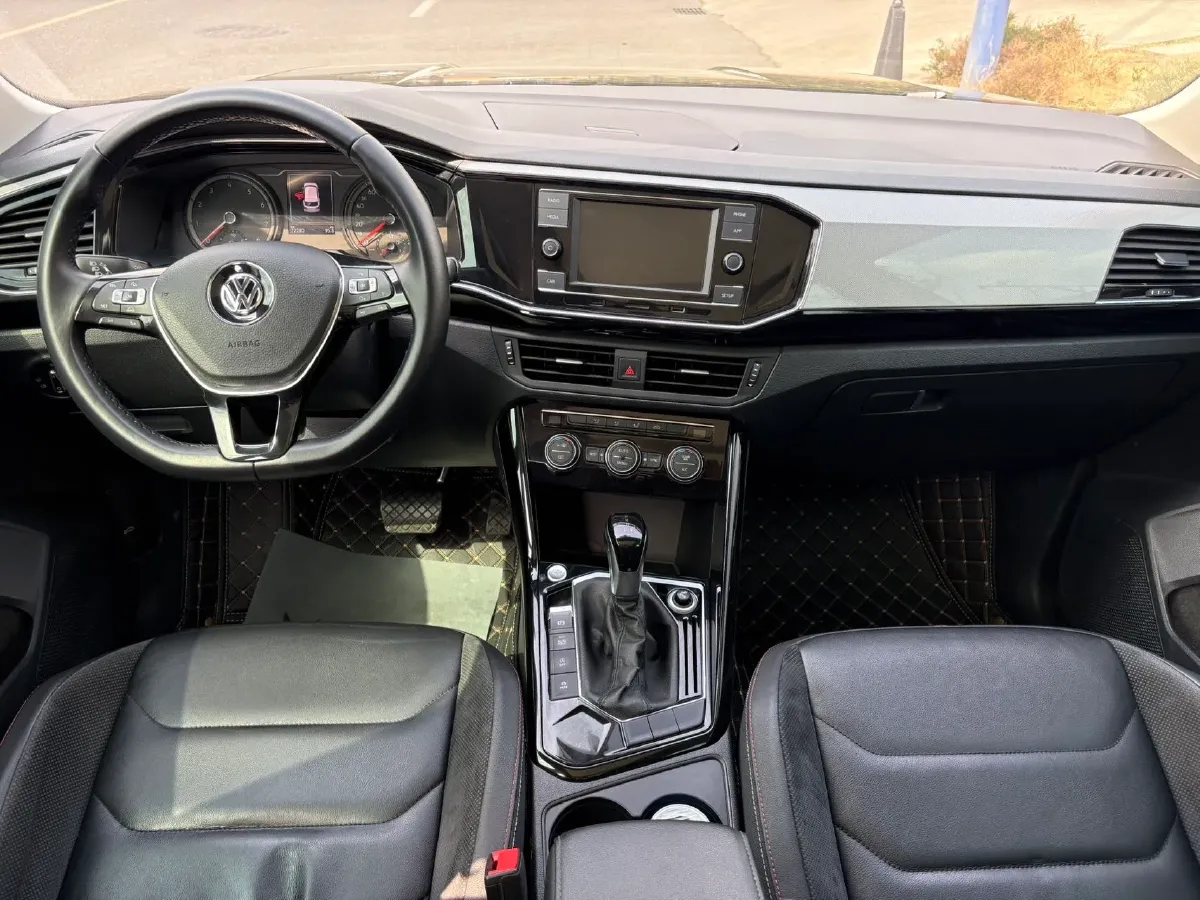 2019 Jeep Cherokee 2.0T 234HP L4 9AT,autocango,china used car exporter,china ev exporter,chinese used car exporter,chinese used ev exporter