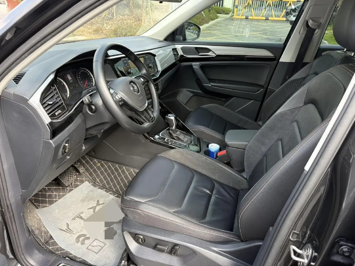 2019 Jeep Cherokee 2.0T 234HP L4 9AT,autocango,china used car exporter,china ev exporter,chinese used car exporter,chinese used ev exporter