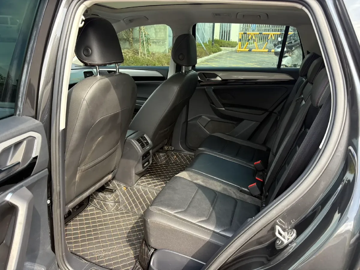 2019 Jeep Cherokee 2.0T 234HP L4 9AT,autocango,china used car exporter,china ev exporter,chinese used car exporter,chinese used ev exporter