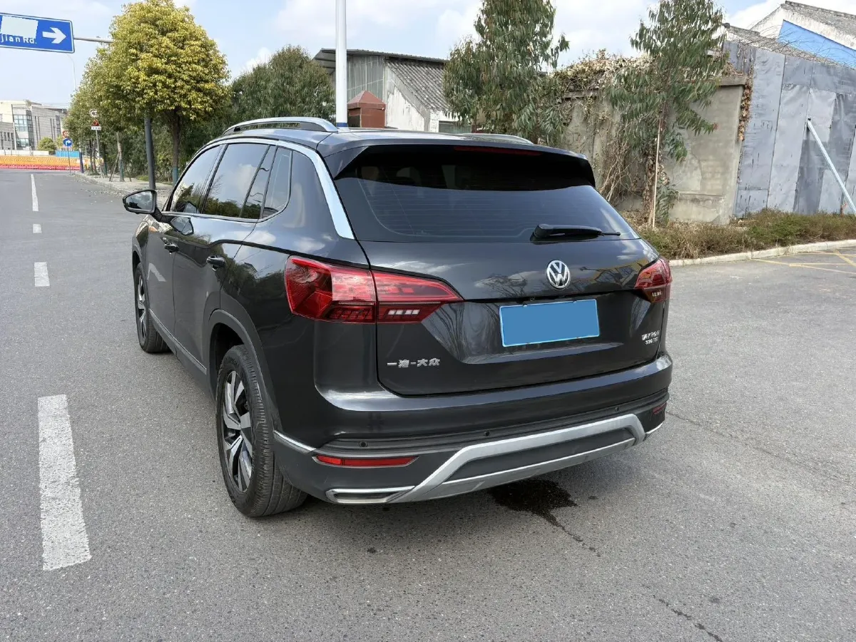 2019 Jeep Cherokee 2.0T 234HP L4 9AT,autocango,china used car exporter,china ev exporter,chinese used car exporter,chinese used ev exporter
