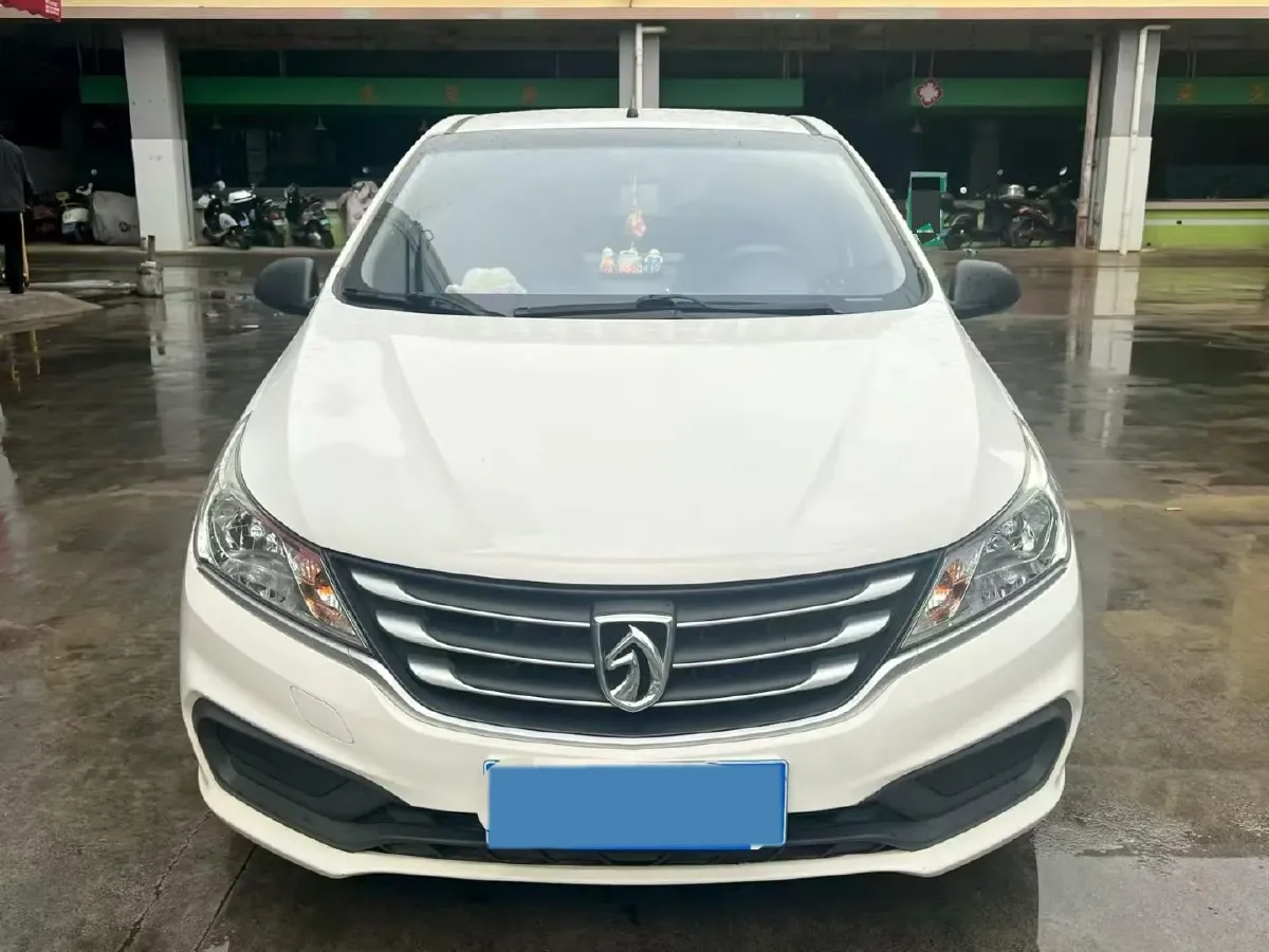 2016 BaoJun 310 1.2L 82HP L4 5MT,autocango,china used car exporter,china ev exporter,chinese used car exporter,chinese used ev exporter