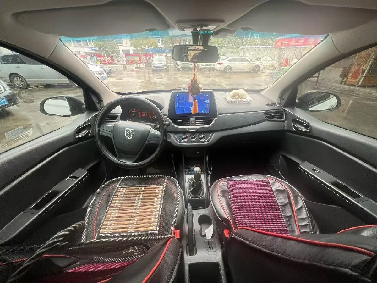 2016 BaoJun 310 1.2L 82HP L4 5MT,autocango,china used car exporter,china ev exporter,chinese used car exporter,chinese used ev exporter