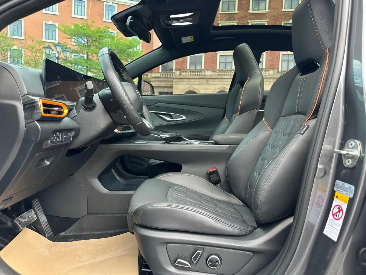 2022 ChangAn UNI-T 2.0T 233HP L4 8AT,autocango,china used car exporter,china ev exporter,chinese used car exporter,chinese used ev exporter