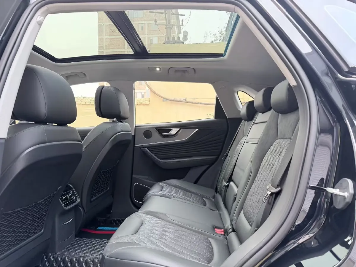 2023 HongQi HS5 2.0T 252HP L4 8AT,autocango,china used car exporter,china ev exporter,chinese used car exporter,chinese used ev exporter