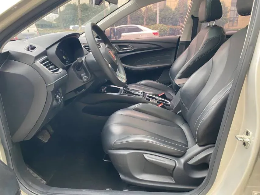 2020 Roewe i5 1.5L 120HP L4 CVT,autocango,china used car exporter,china ev exporter,chinese used car exporter,chinese used ev exporter