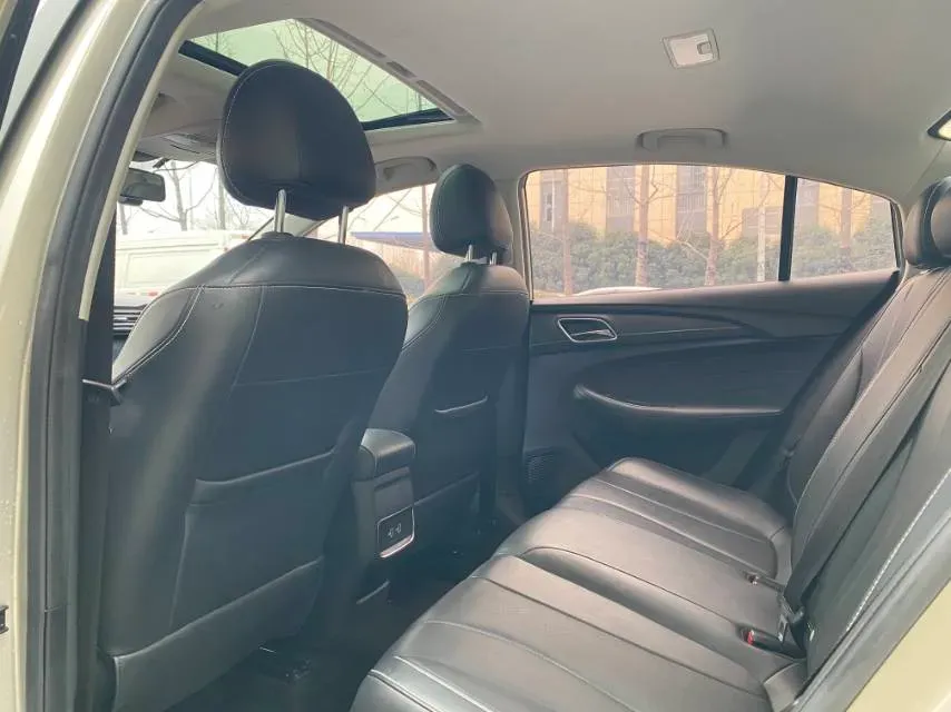 2020 Roewe i5 1.5L 120HP L4 CVT,autocango,china used car exporter,china ev exporter,chinese used car exporter,chinese used ev exporter