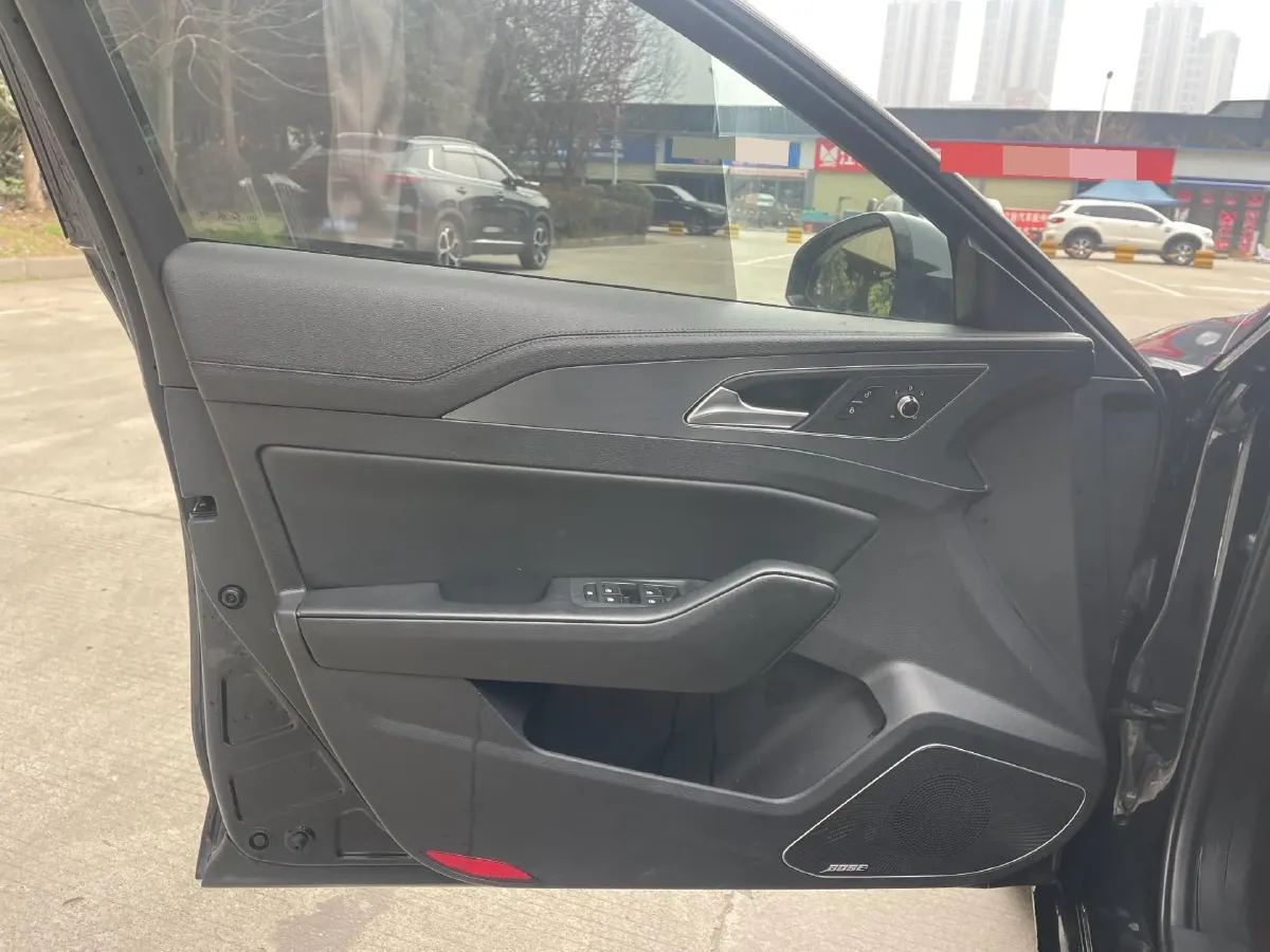 2020 HongQi H5 1.8T 197HP L4 6AT,autocango,china used car exporter,china ev exporter,chinese used car exporter,chinese used ev exporter