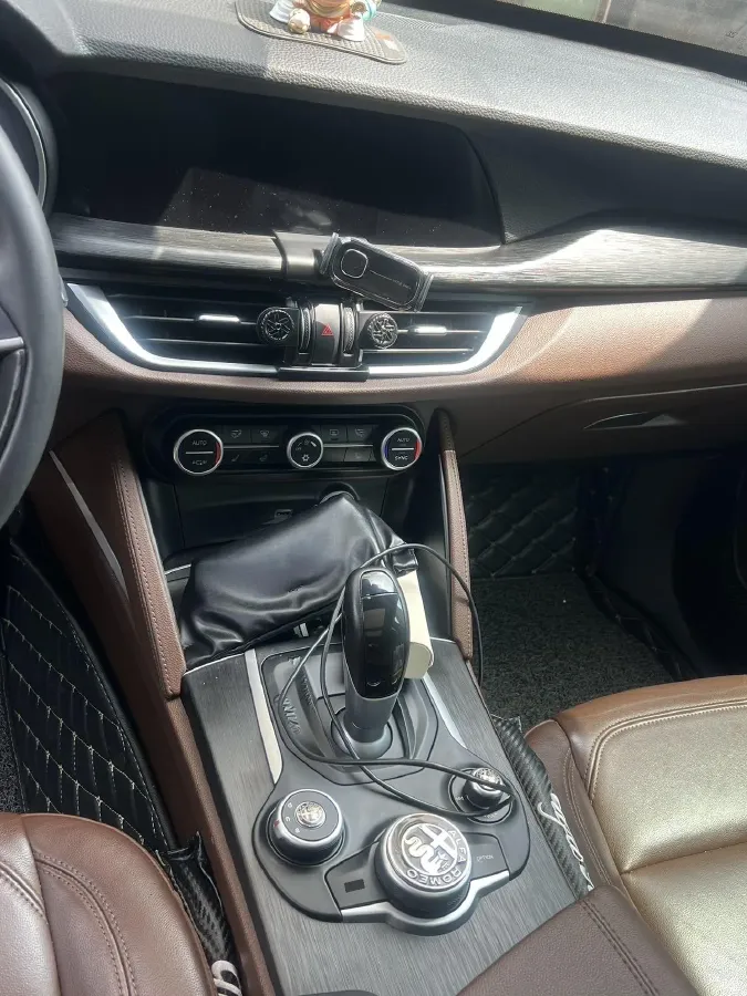 2017 Jaguar XE 2.0T 240HP L4 8AT,autocango,china used car exporter,china ev exporter,chinese used car exporter,chinese used ev exporter