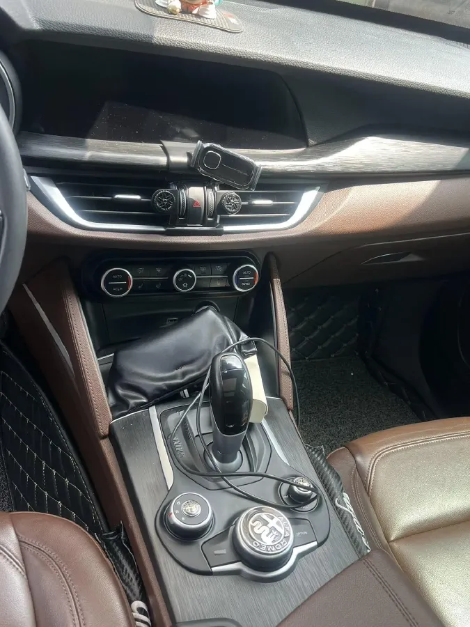 2017 Jaguar XE 2.0T 240HP L4 8AT,autocango,china used car exporter,china ev exporter,chinese used car exporter,chinese used ev exporter