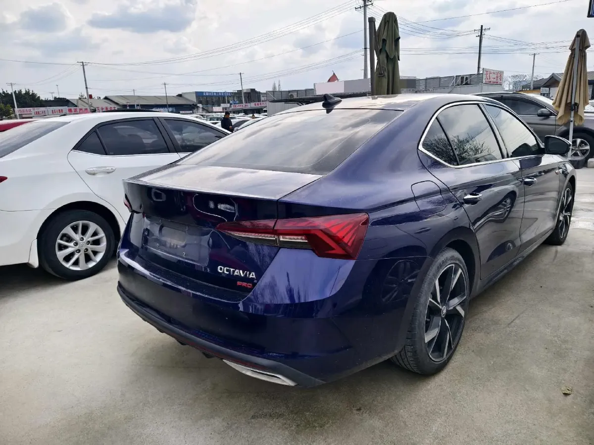2022 Skoda Octavia 1.4T 150HP L4 7DCT,autocango,china used car exporter,china ev exporter,chinese used car exporter,chinese used ev exporter