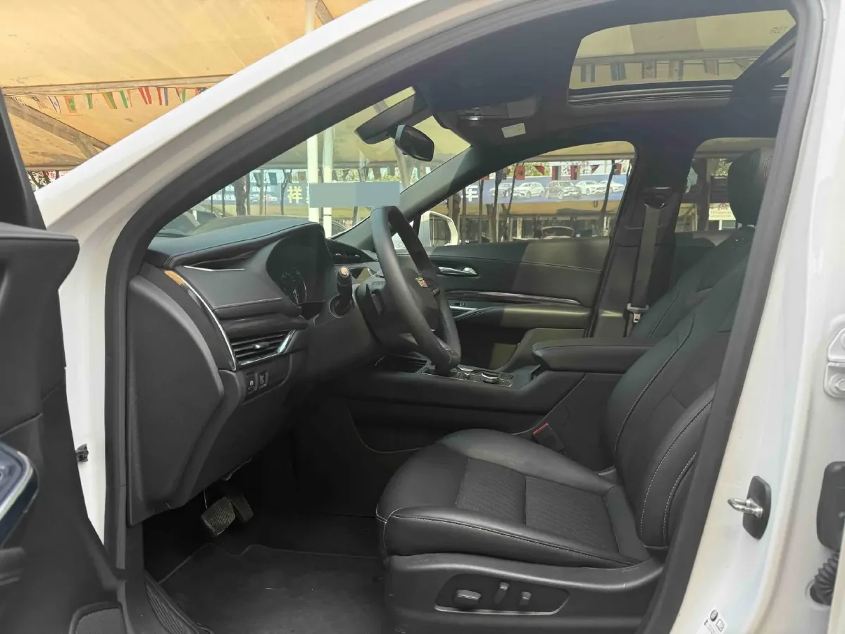 2022 Cadillac XT4 2.0T 237HP L4 9AT,autocango,china used car exporter,china ev exporter,chinese used car exporter,chinese used ev exporter