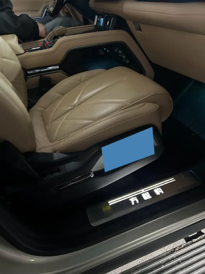 2025 FangChengBao Bao 8 2.0T 245HP L4 E-CVT PHEV 36.8KWH,autocango,china used car exporter,china ev exporter,chinese used car exporter,chinese used ev exporter