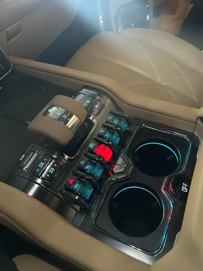 2025 FangChengBao Bao 8 2.0T 245HP L4 E-CVT PHEV 36.8KWH,autocango,china used car exporter,china ev exporter,chinese used car exporter,chinese used ev exporter