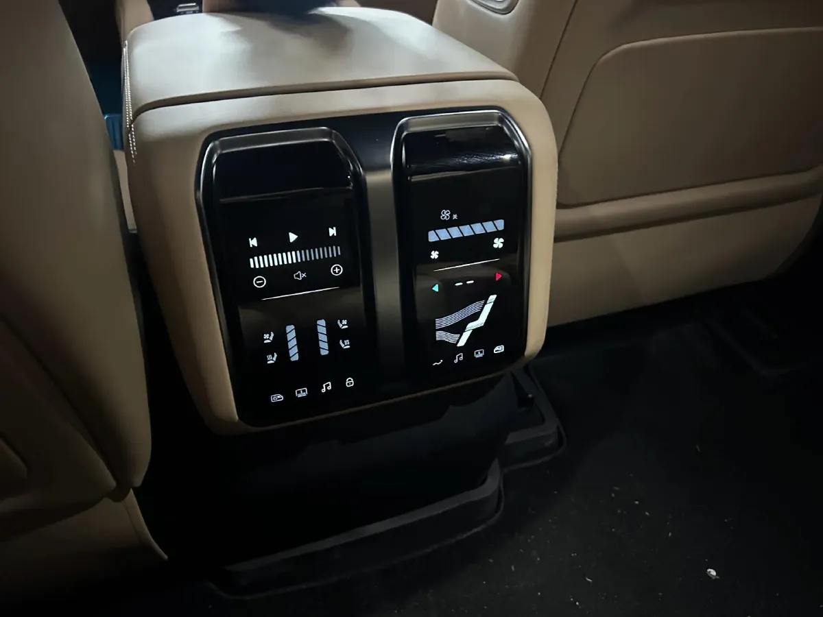 2025 FangChengBao Bao 8 2.0T 245HP L4 E-CVT PHEV 36.8KWH,autocango,china used car exporter,china ev exporter,chinese used car exporter,chinese used ev exporter