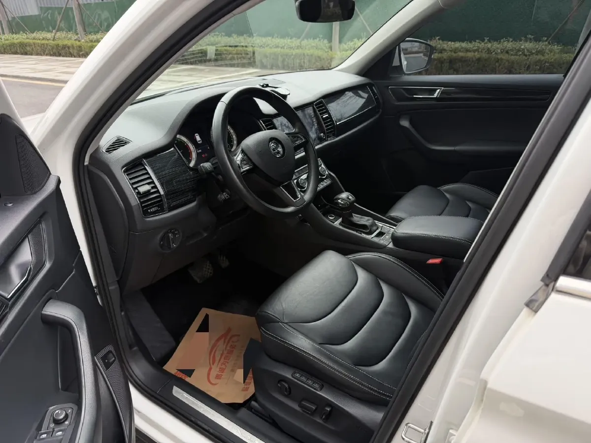 2018 Skoda Kodiak 2.0T 220HP L4 7DCT,autocango,china used car exporter,china ev exporter,chinese used car exporter,chinese used ev exporter