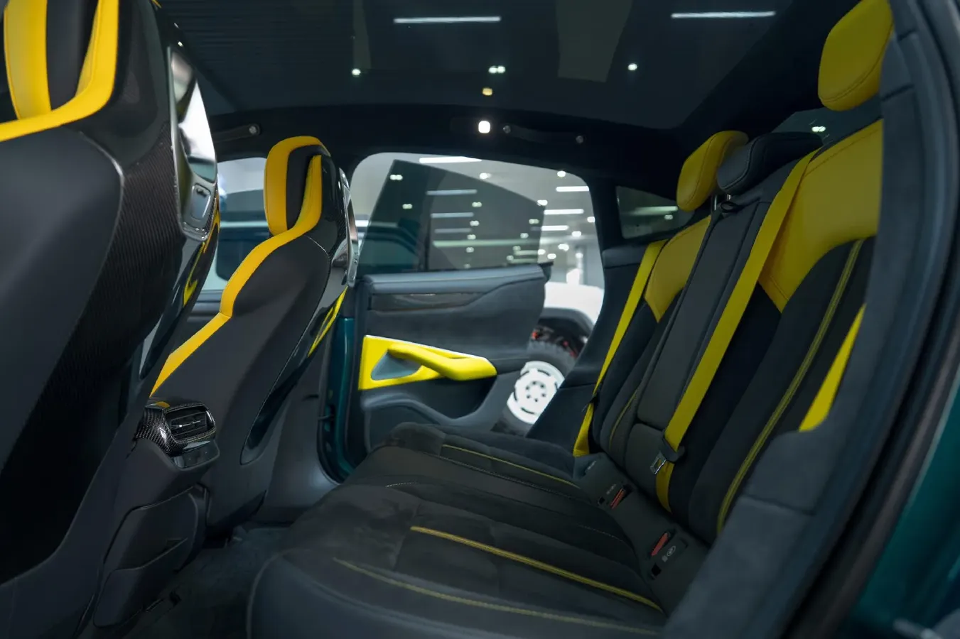 2025 MI SU7 Ultra BEV 93.7KWH,autocango,china used car exporter,china ev exporter,chinese used car exporter,chinese used ev exporter