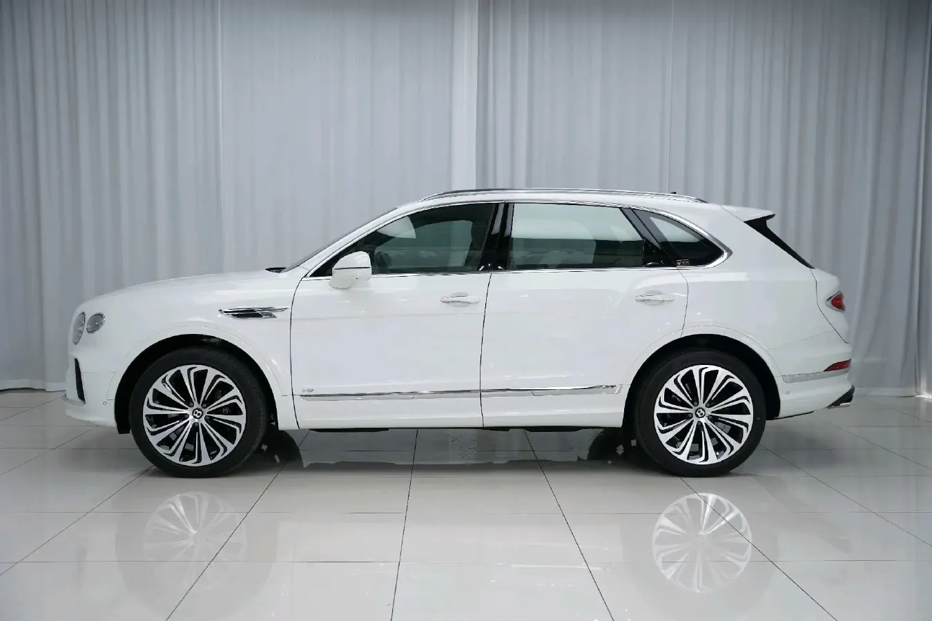 2021 Bentley Bentayga 4.0T 550HP V8 8AT,autocango,china used car exporter,china ev exporter,chinese used car exporter,chinese used ev exporter