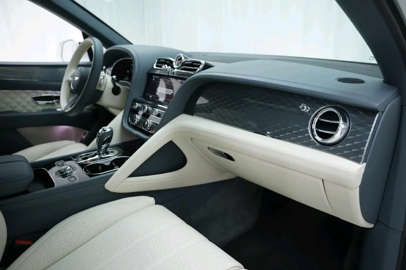 2021 Bentley Bentayga 4.0T 550HP V8 8AT,autocango,china used car exporter,china ev exporter,chinese used car exporter,chinese used ev exporter