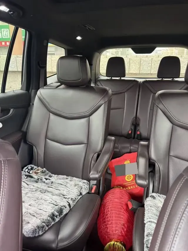 2022 Cadillac XT6 2.0T 237HP L4 9AT,autocango,china used car exporter,china ev exporter,chinese used car exporter,chinese used ev exporter