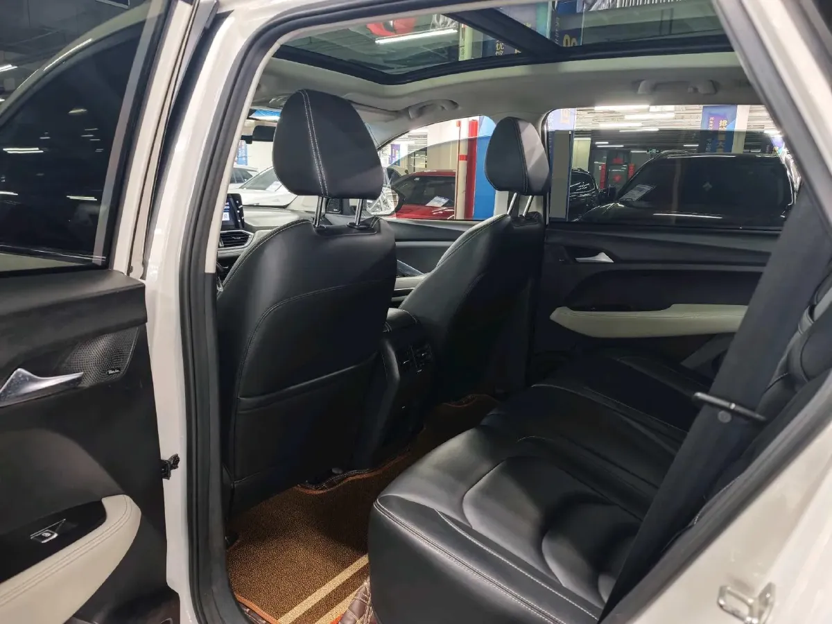 2018 BaoJun 530 1.5T 150HP L4 6MT,autocango,china used car exporter,china ev exporter,chinese used car exporter,chinese used ev exporter