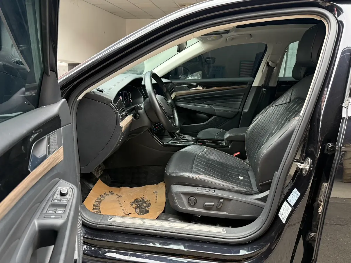 2020 Volkswagen Passat 2.0T 186HP L4 7DCT,autocango,china used car exporter,china ev exporter,chinese used car exporter,chinese used ev exporter