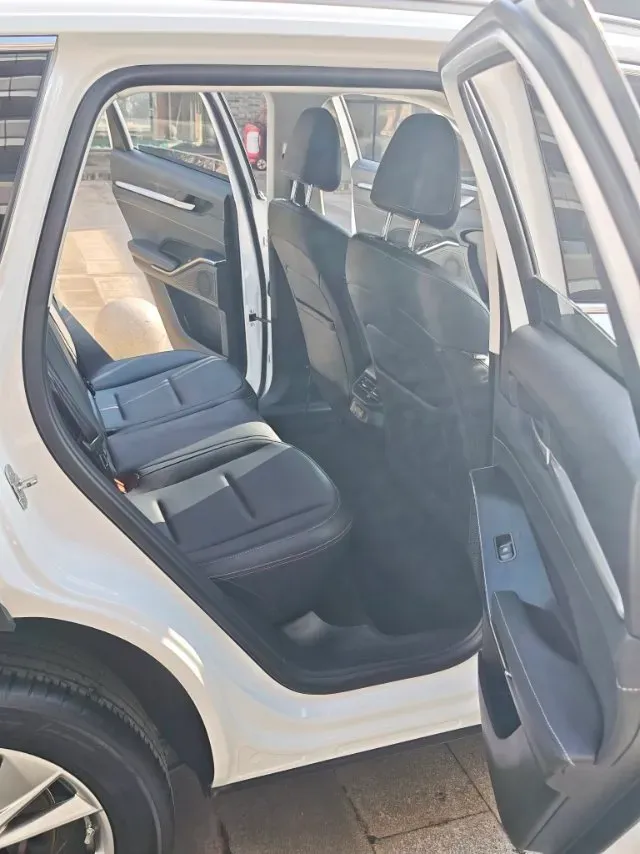 2023 Haval H6 1.5T 154HP L4 2DHT PHEV 9.4KWH,autocango,china used car exporter,china ev exporter,chinese used car exporter,chinese used ev exporter